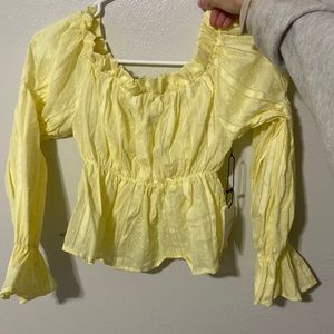 Super cute yellow off the shoulder spring and summer top🌼